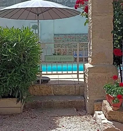 Lacanepiere Oda ve Kahvaltı 3*